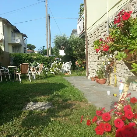 A Casa Di Ely Apartment *