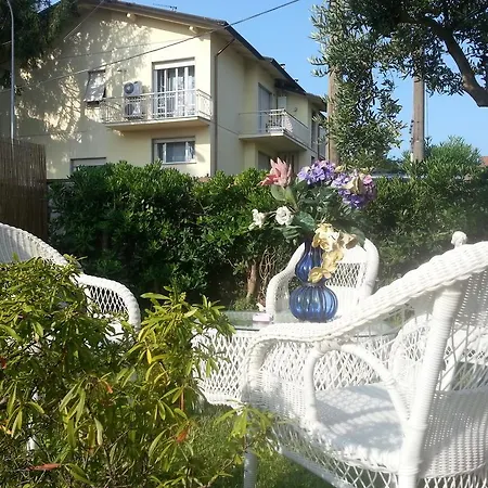 A Casa Di Ely Apartment *