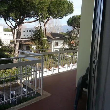 Apartment A Casa Di Ely Lido di Camaiore