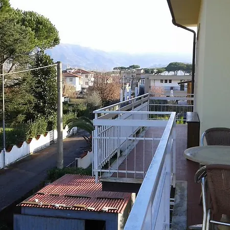 Apartment A Casa Di Ely Lido di Camaiore